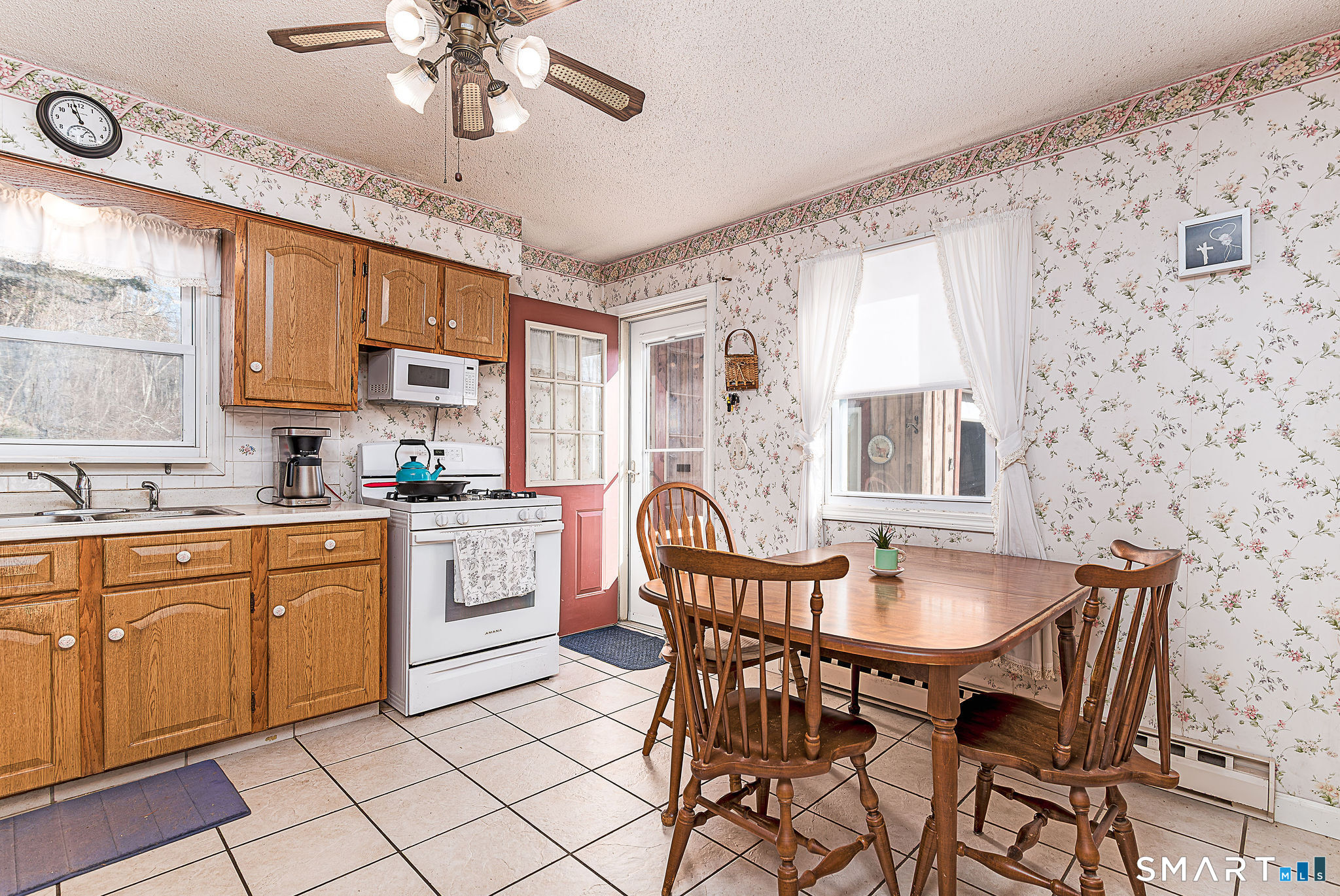 73 Mountain Hill Road North Grosvenordale, CT 06255 - Photo 2 of 40