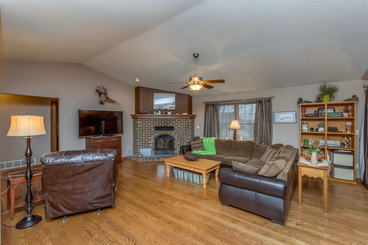 229 East Terrace Drive Center Point, IA 52213 - Photo 3 of 28 Gallery Image 3