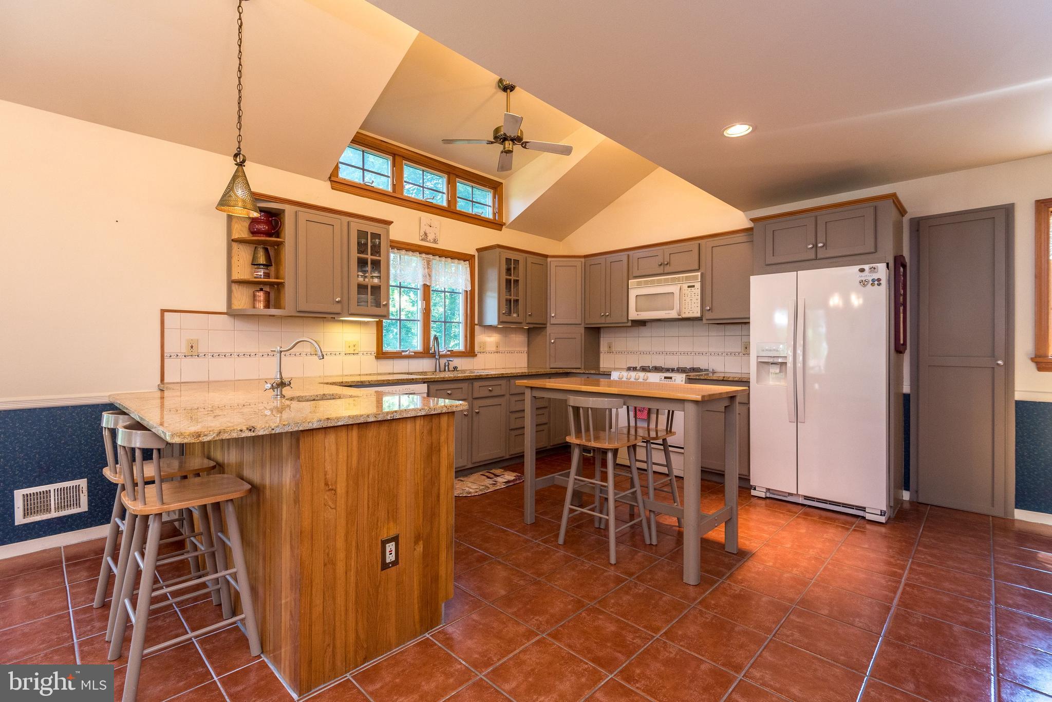 136 Windsor Road Yardley, PA 19067 - Photo 9 of 41 Gallery Image 9