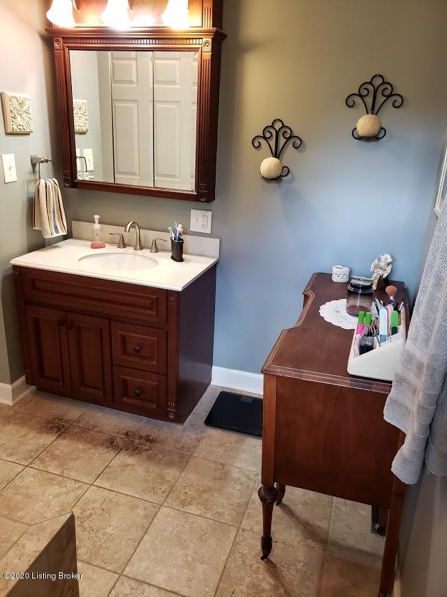 2800 Timber Hill Road Louisville, KY 40214 - Photo 41 of 83 Master Bath
