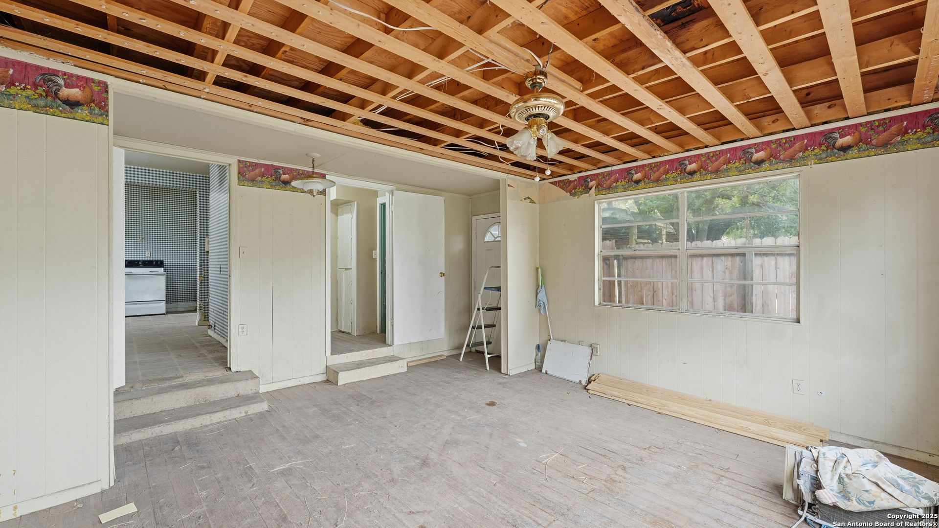 536 Commerce Street Pleasanton, TX 78064 - Photo 23 of 31 a view of entryway