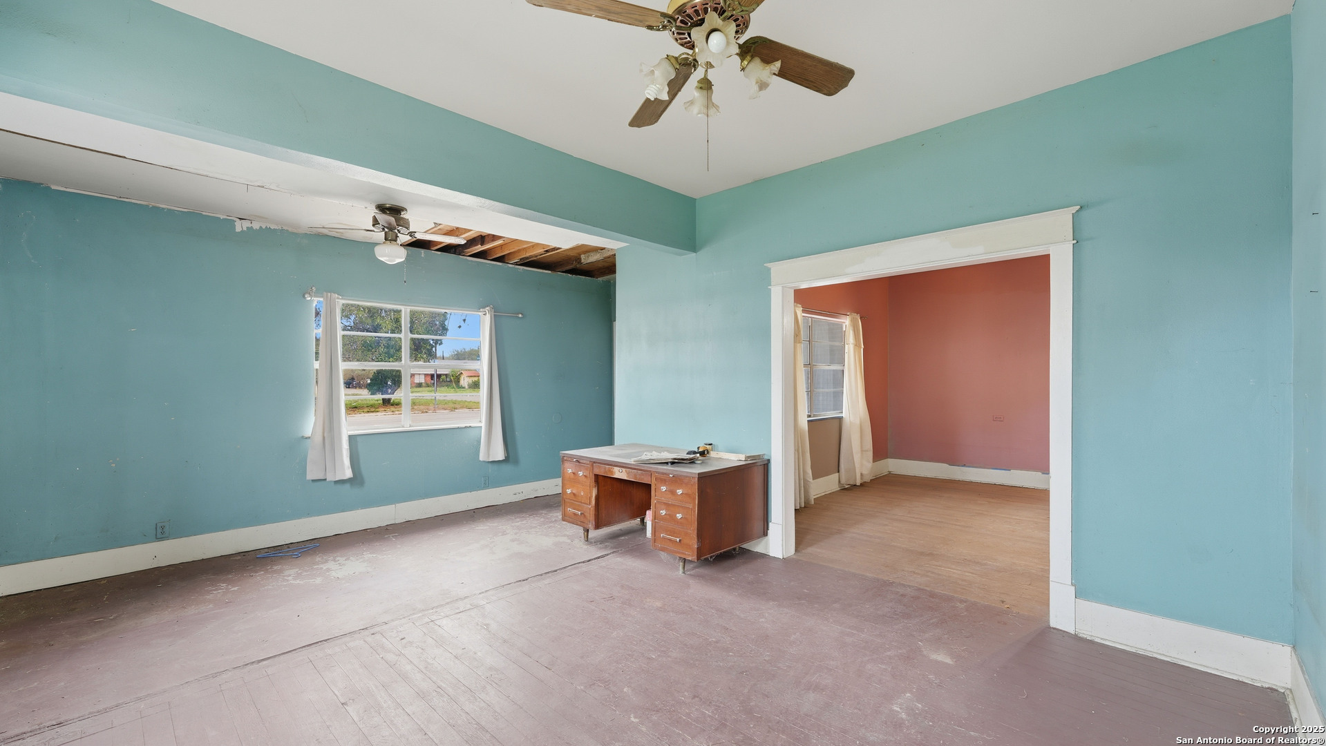 536 Commerce Street Pleasanton, TX 78064 - Photo 28 of 31 a view of a livingroom with a ceiling fan and windows