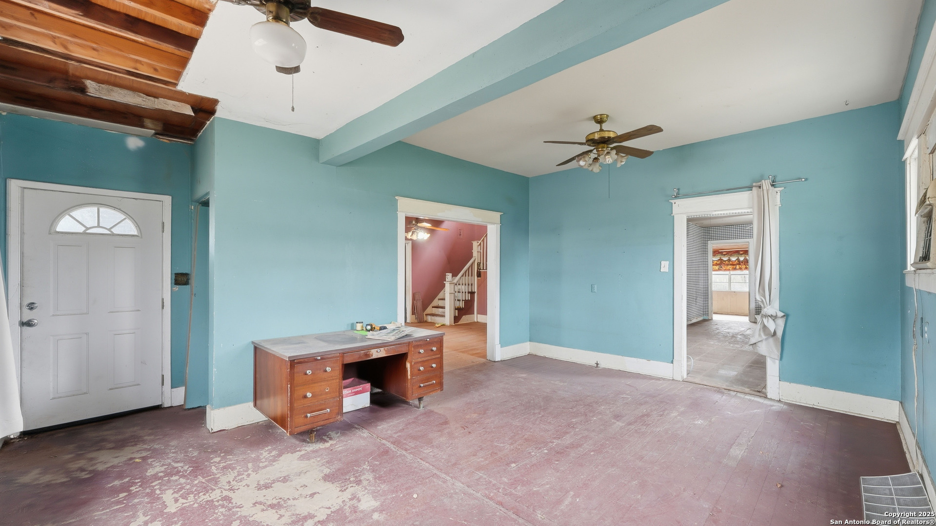 536 Commerce Street Pleasanton, TX 78064 - Photo 29 of 31 en empty room with windows and ceiling fan