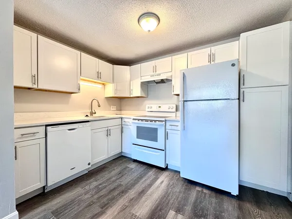 $2,600 | 130 North Street, Unit 4, Newton, MA 02460