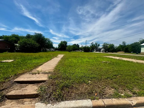 $69,900 | 1300 East Sandstone Street, Llano, TX 78643
