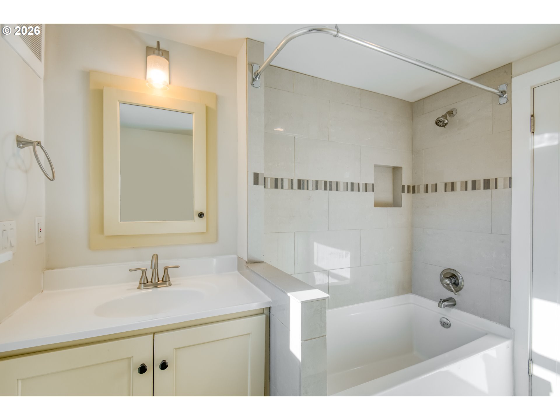 3724 Southeast Franklin Street Portland, OR 97202 - Photo 10 of 26