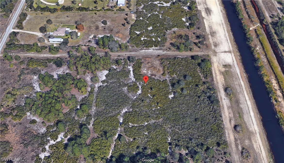 7537 3rd Place LaBelle, FL 33935 - Photo 6 of 9 a view of entryway