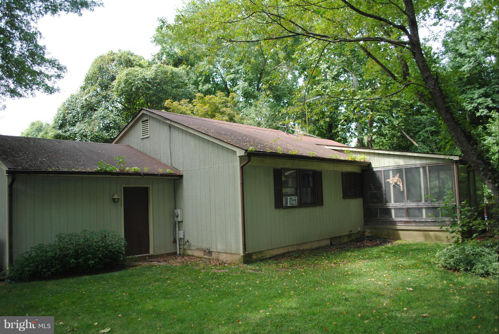 Exterior (Rear)