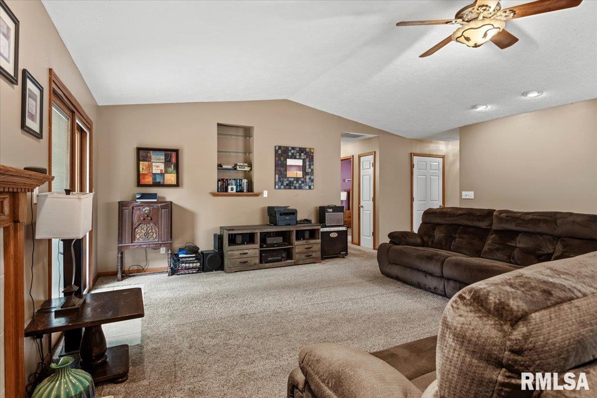 1216 Dani Lane Springfield, IL 62712 - Photo 5 of 32