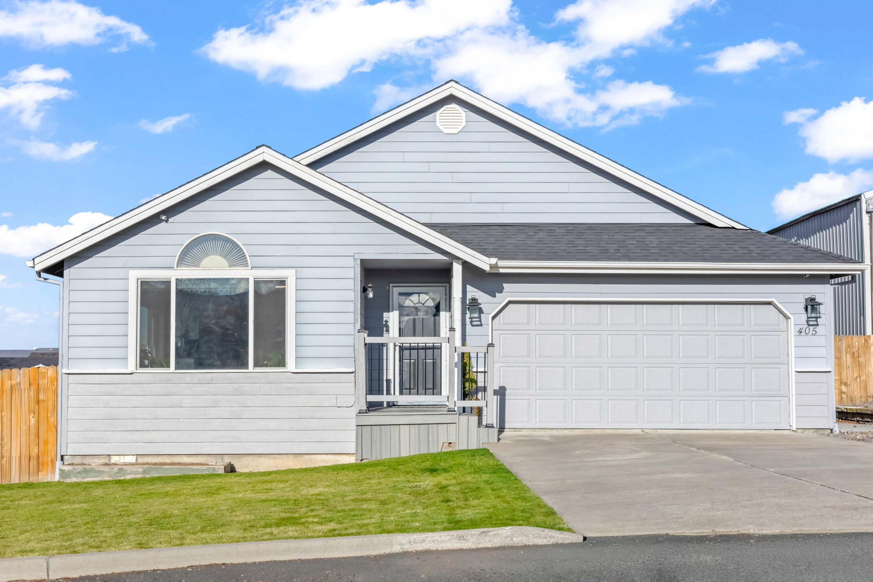 405 East D Street Culver, OR 97734 - Photo 2 of 49 a view of front of house with a yard