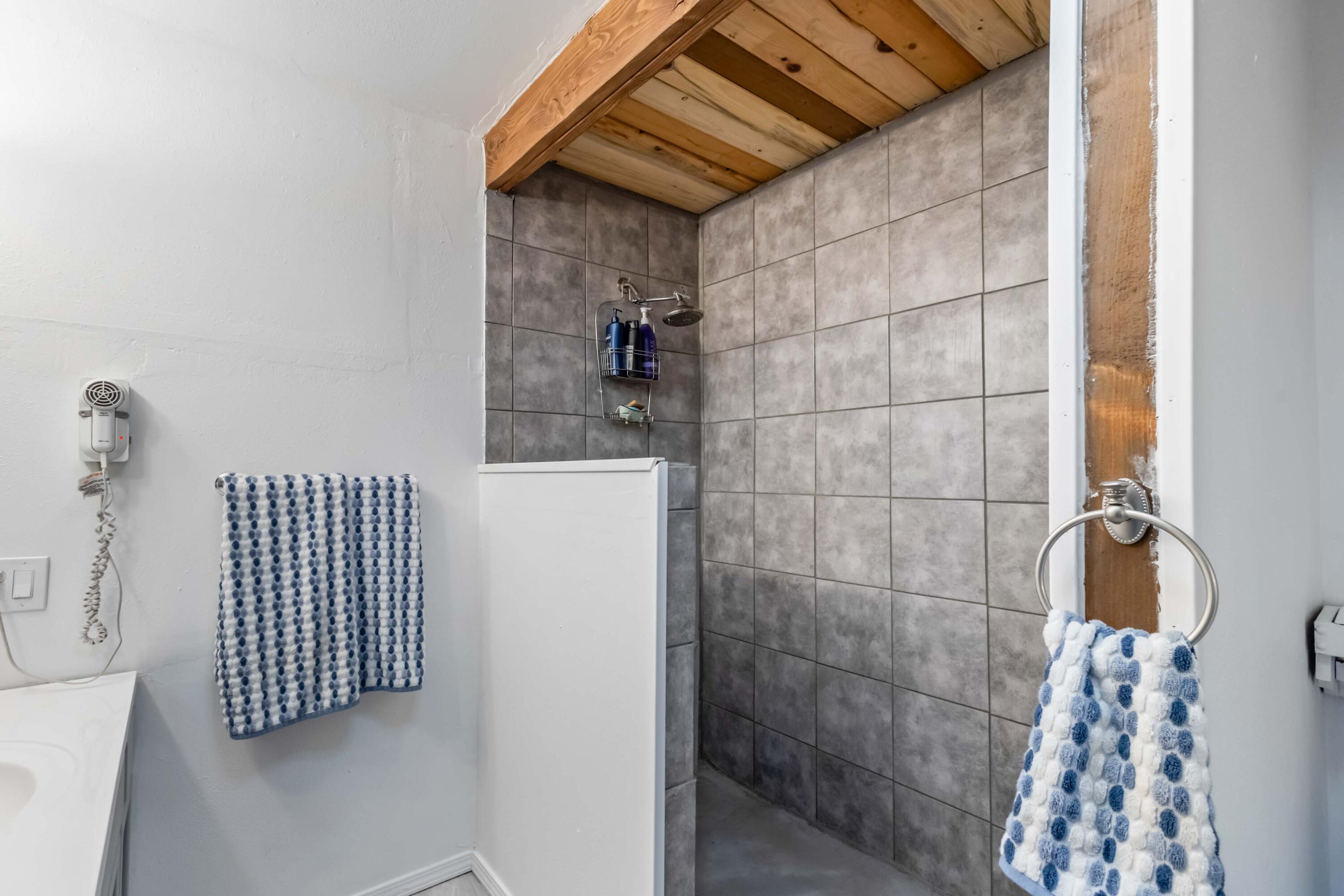 405 East D Street Culver, OR 97734 - Photo 33 of 49 a bathroom with a shower