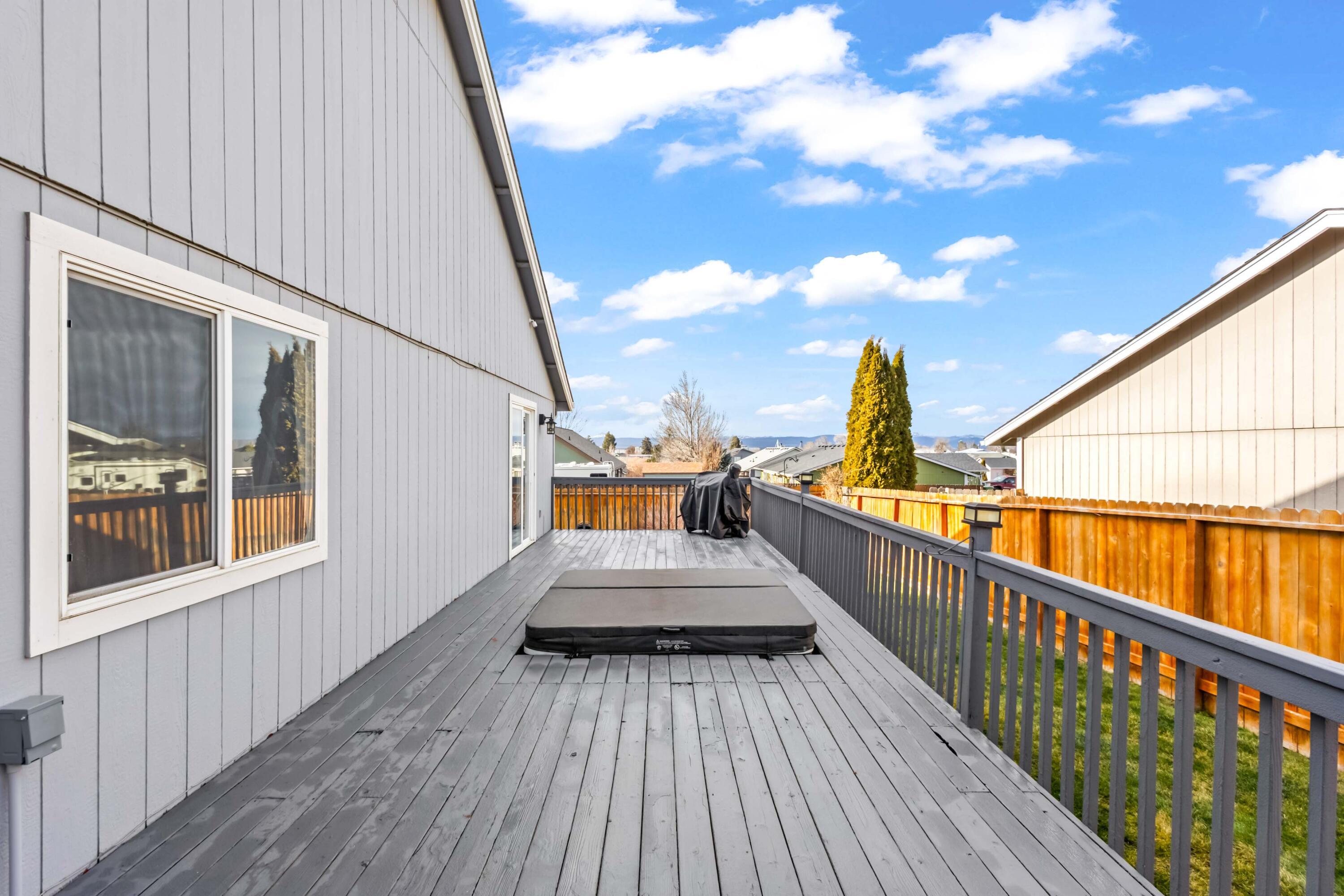 405 East D Street Culver, OR 97734 - Photo 35 of 49 a view of balcony with wooden floor and fence