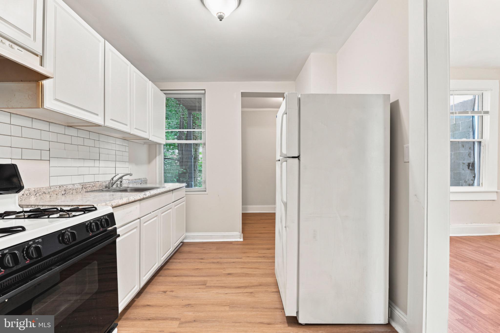 730 Linnard Street Baltimore, MD 21229 - Photo 12 of 31 Modern kitchen with updated finishes.