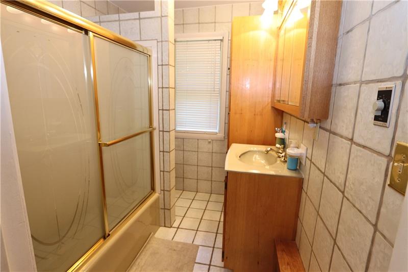107 Edgecliff Road Carnegie, PA 15106 - Photo 12 of 25 Gallery Image 12