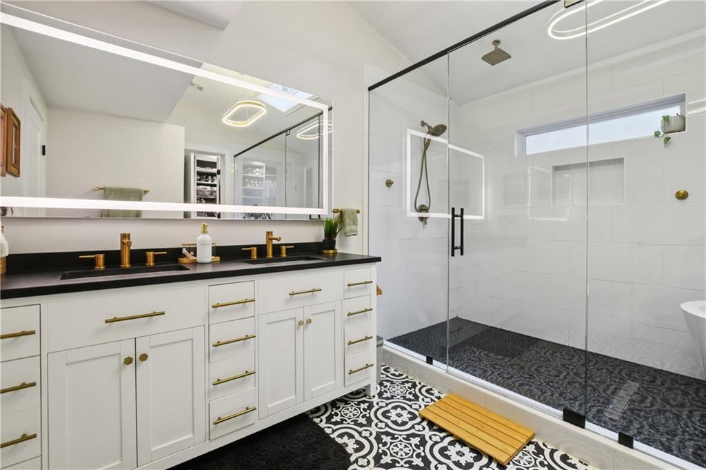 2035 Fairhaven Circle Northeast Atlanta, GA 30305 - Photo 25 of 45