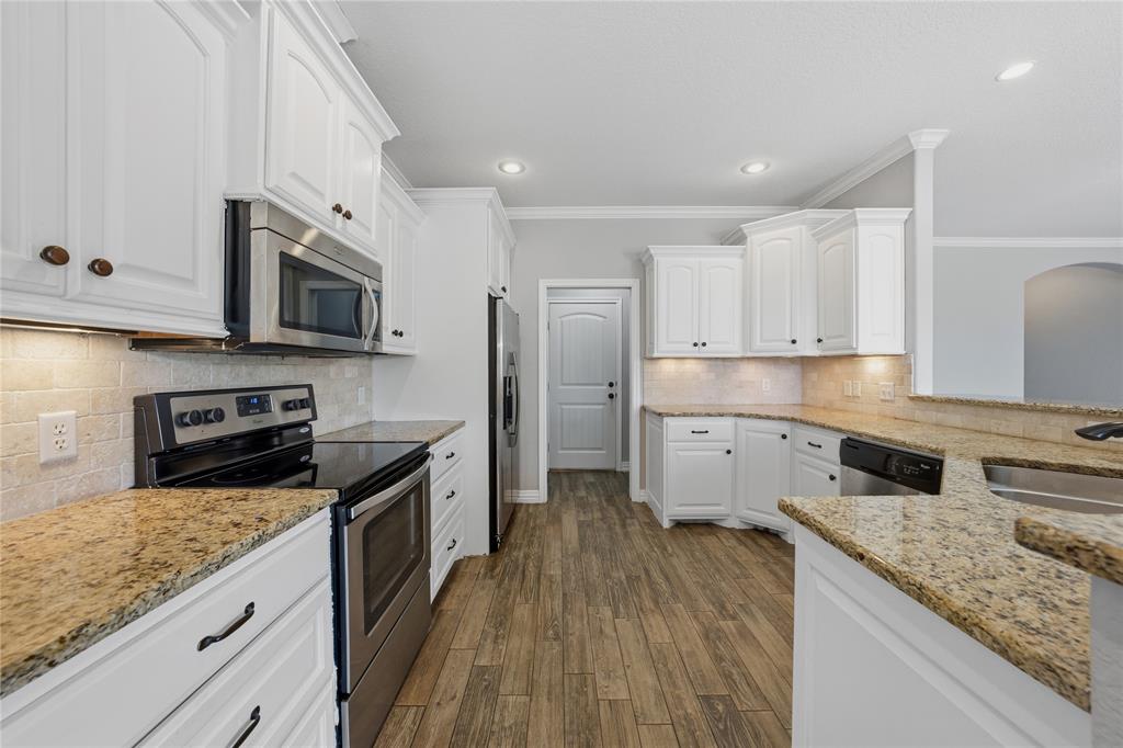 17821 Fm 3080 Mabank, TX 75147 - Photo 11 of 23 a kitchen with stainless steel appliances granite countertop wooden cabinets granite counter tops and a hard wood floors