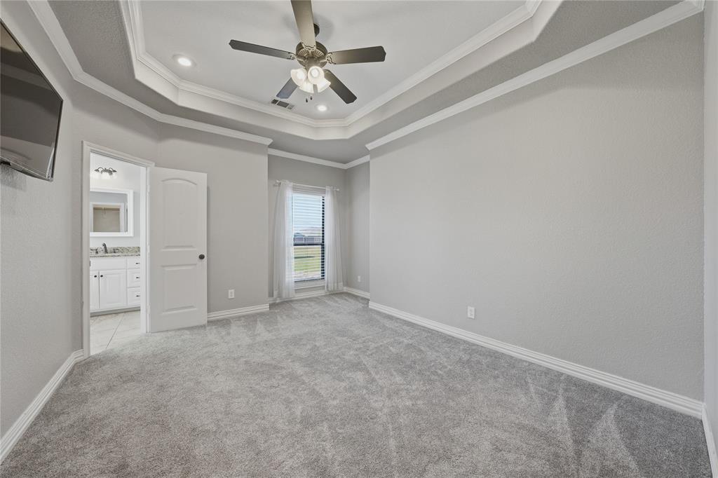 17821 Fm 3080 Mabank, TX 75147 - Photo 14 of 23 en empty room with windows and ceiling fan