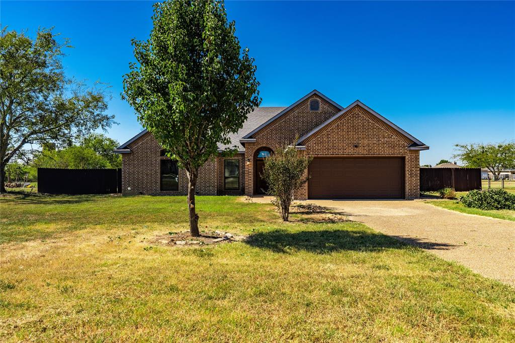 17821 Fm 3080 Mabank, TX 75147 - Photo 2 of 23 a house with swimming pool in front of it