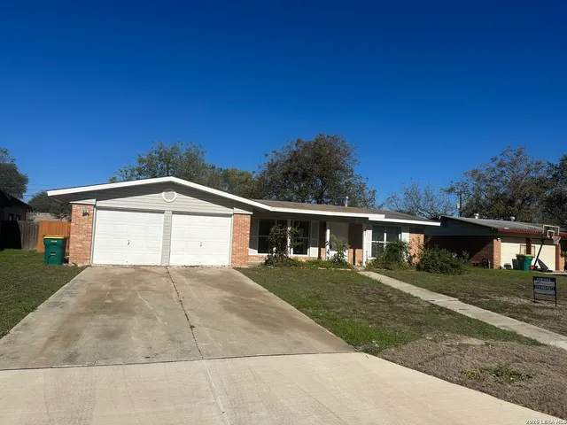 $1,625 | 229 East Langley Boulevard, Universal City, TX 78148