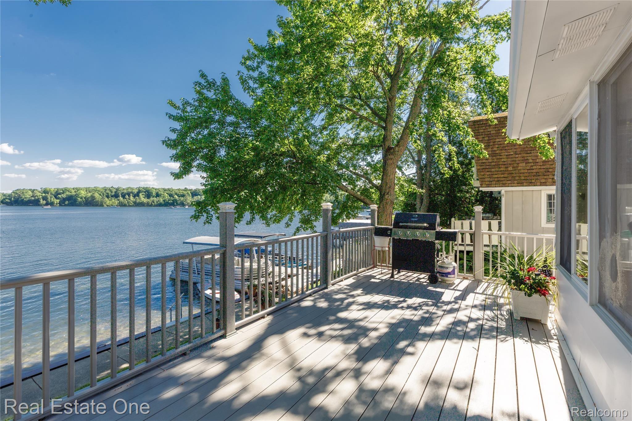 613 Gravel Ridge Road Leonard, MI 48367 - Photo 4 of 23 2020.06
