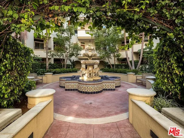 a view of a fountain in the backyard of a house