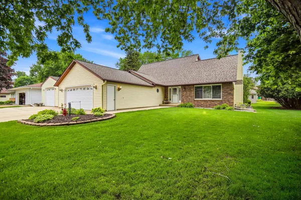 $425,000 | 2000 9th Street Southwest, Austin, MN 55912