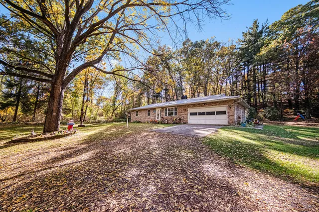 $395,000 | 1460 Munith Road, Jackson, MI 49201