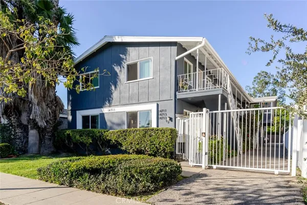 $2,300 | 14713 1/2 Sylvan Street, Van Nuys, CA 91411
