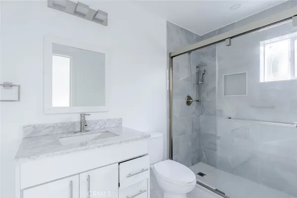 $2,300 | 14713 1/2 Sylvan Street, Van Nuys, CA 91411