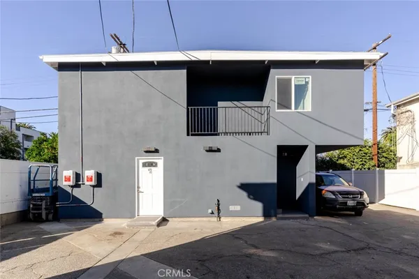 $2,300 | 14713 1/2 Sylvan Street, Van Nuys, CA 91411