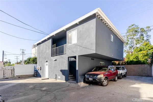 $2,300 | 14713 1/2 Sylvan Street, Van Nuys, CA 91411