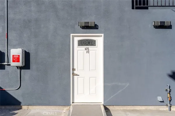 $2,300 | 14713 1/2 Sylvan Street, Van Nuys, CA 91411