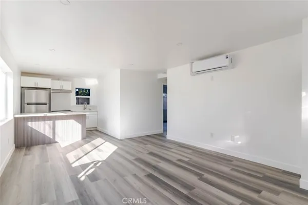 $2,300 | 14713 1/2 Sylvan Street, Van Nuys, CA 91411