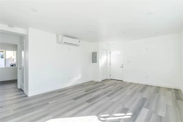 $2,300 | 14713 1/2 Sylvan Street, Van Nuys, CA 91411