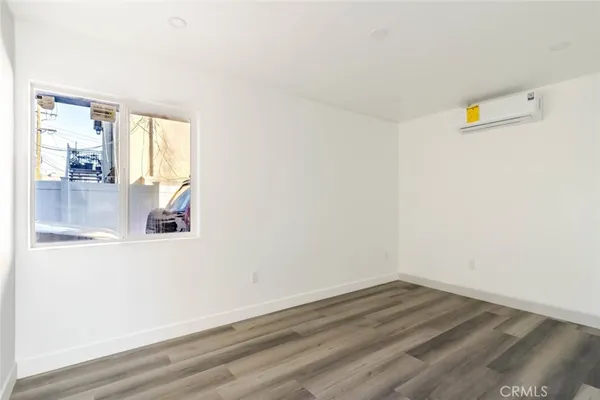 $2,300 | 14713 1/2 Sylvan Street, Van Nuys, CA 91411
