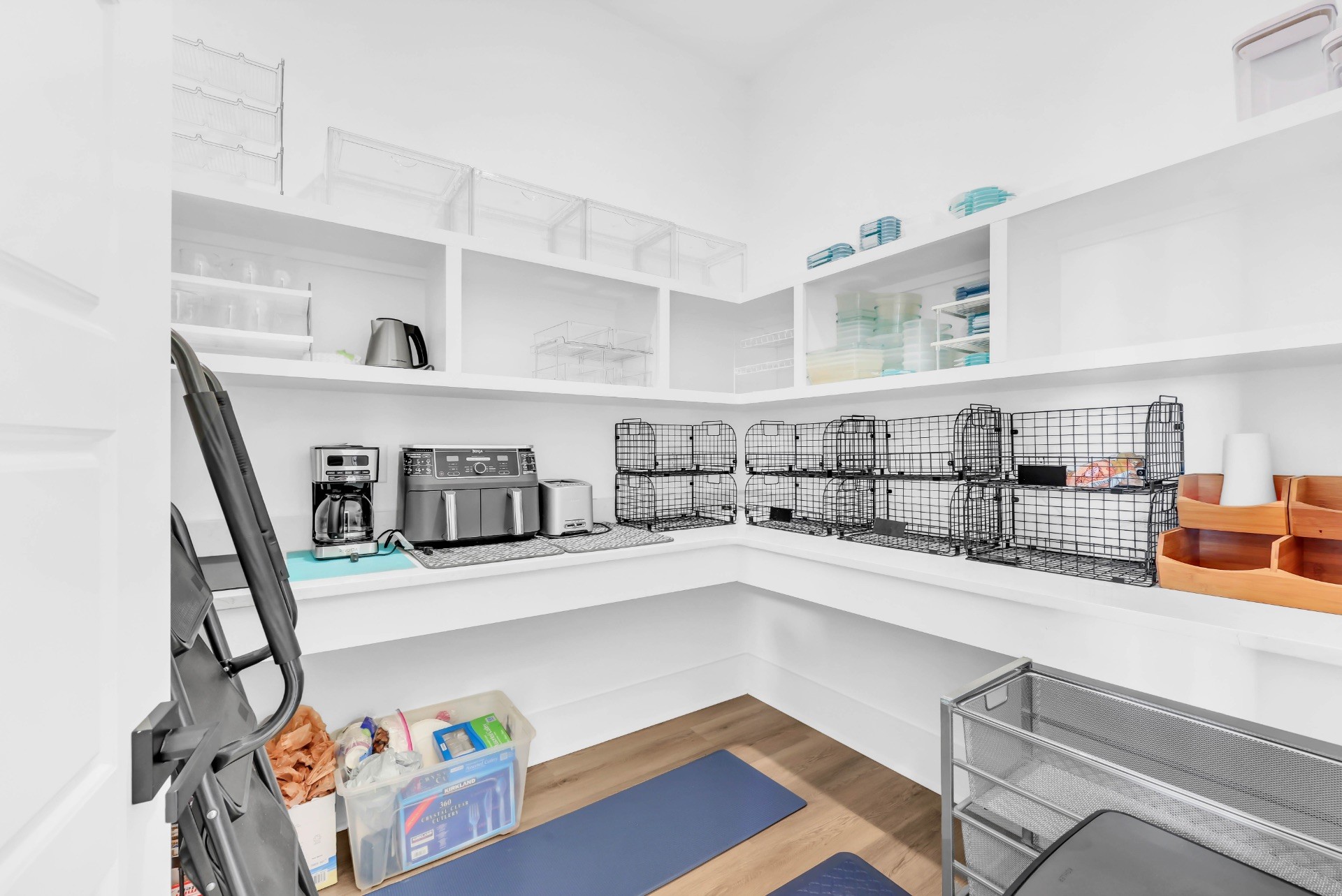 1372 Hicks Edgen Road Pleasant View, TN 37146 - Photo 23 of 37 a living room with lots of furniture and clutter