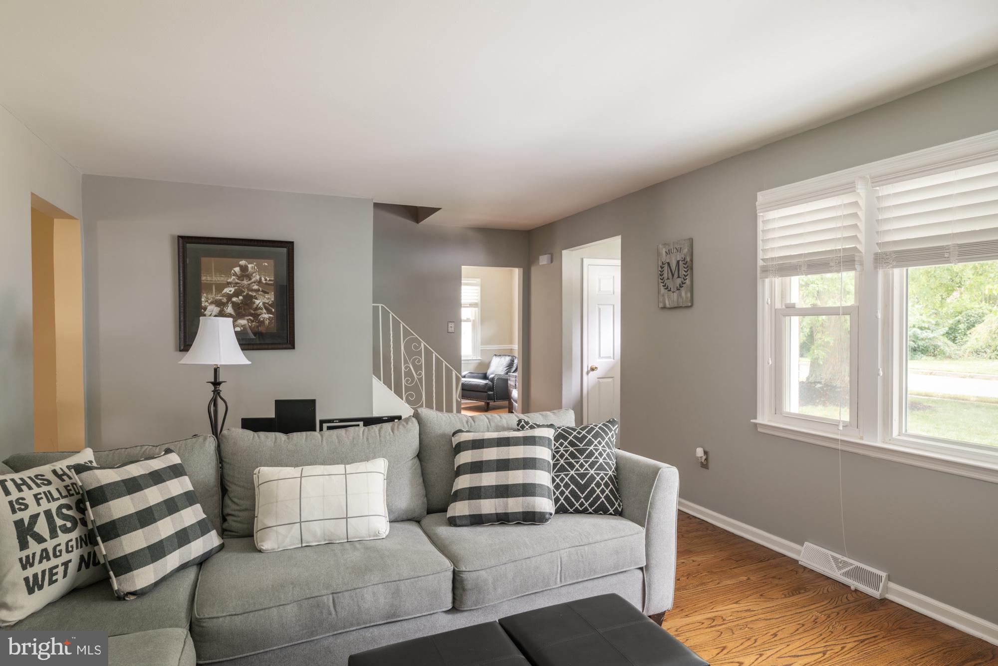 462 Station Road Roebling, NJ 08554 - Photo 13 of 24 Living room 2