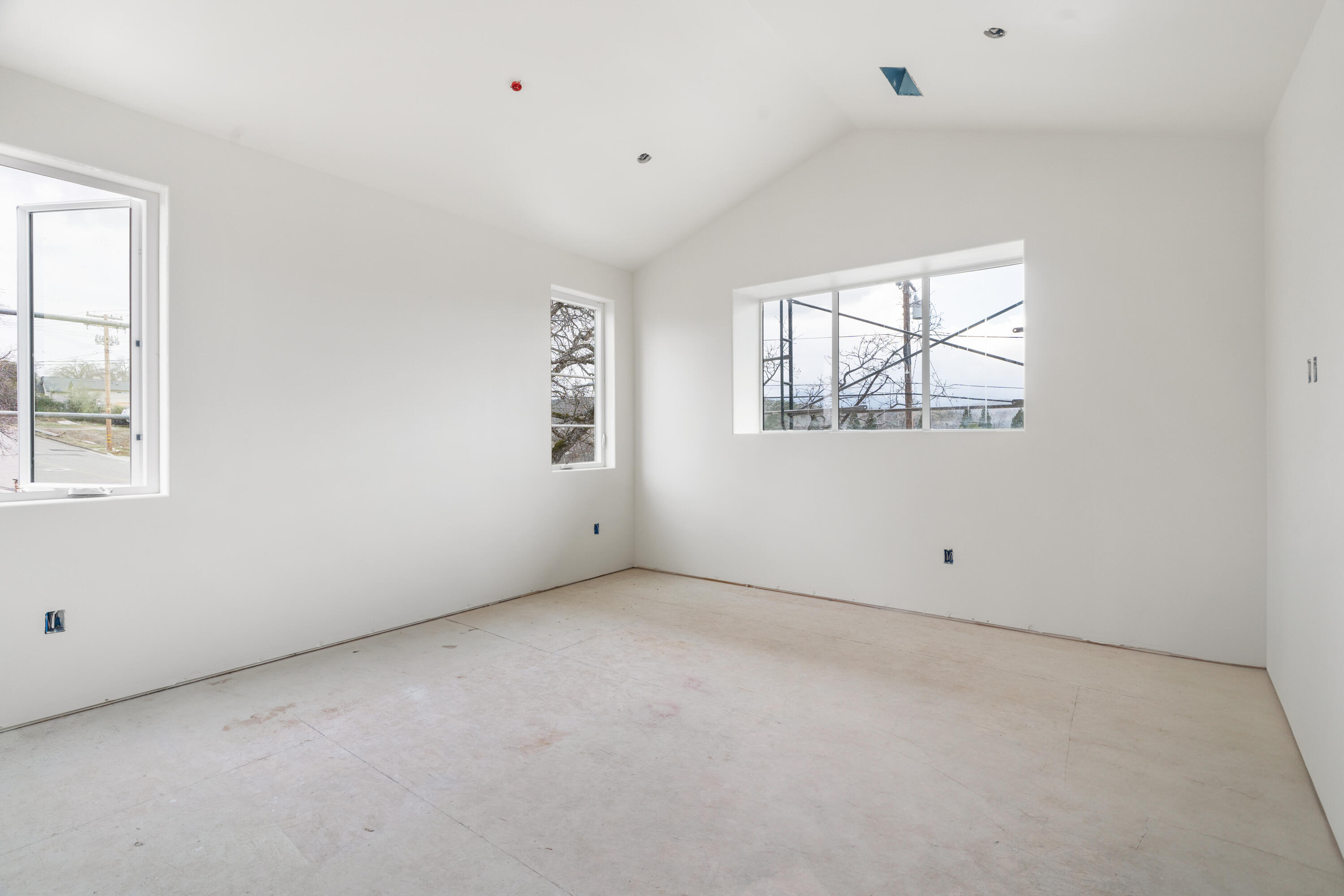 1319 Ridge Drive Redding, CA 96001 - Photo 18 of 29 an empty room with windows
