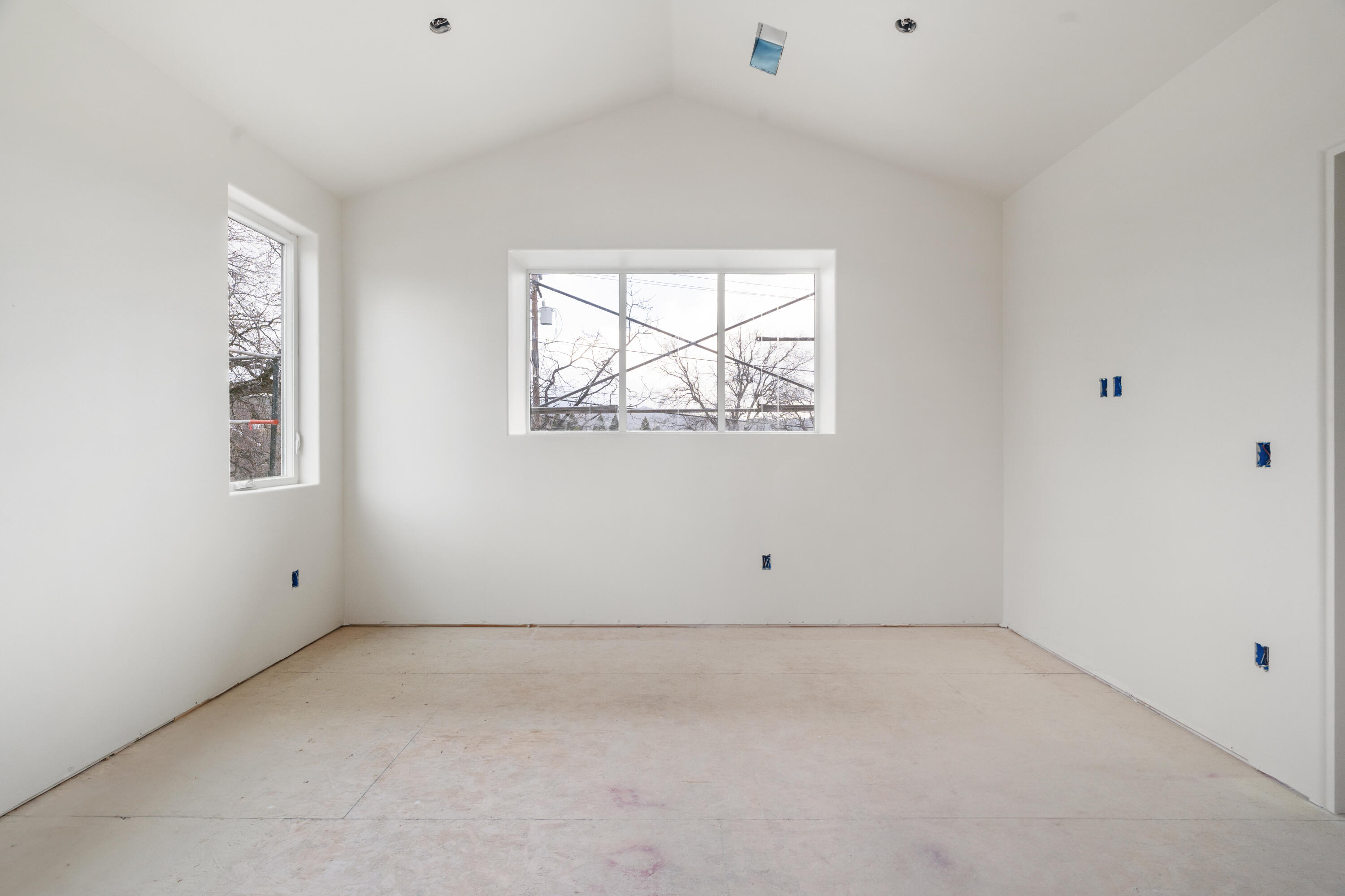 1319 Ridge Drive Redding, CA 96001 - Photo 20 of 29 an empty room with windows