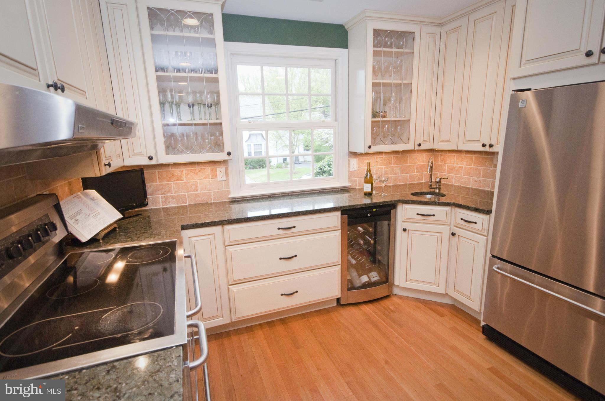 5306 Wriley Road Bethesda, MD 20816 - Photo 10 of 30 Kitchen Wet Bar