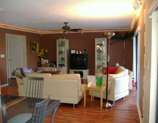 2009 St Andrews Road, Unit 2009 Hollywood, FL 33021 - Photo 8 of 8 Living Room