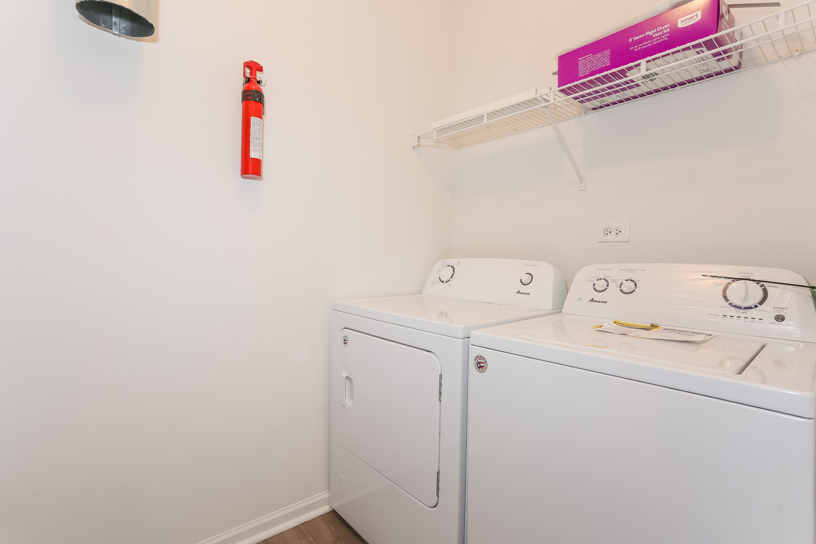 3462 Ravinia Circle Aurora, IL 60504 - Photo 14 of 17 a utility room with dryer and washer