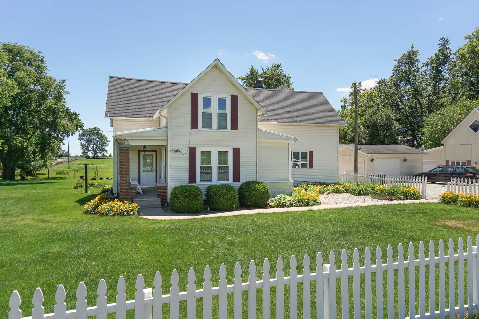409 Woodrig Road Bloomington, IL 61704 - Photo 1 of 44