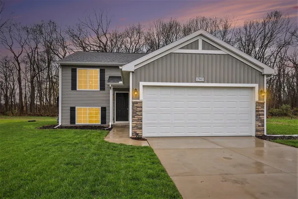 $302,500 | 17803 Bluff Drive, Three Rivers, MI 49093