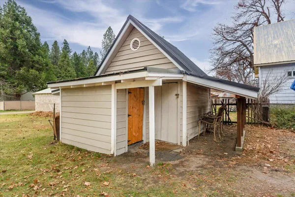 $429,000 | 300 East Minnesota Avenue, McCloud, CA 96057