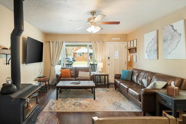 $414,999 | 300 East Minnesota Avenue, McCloud, CA 96057