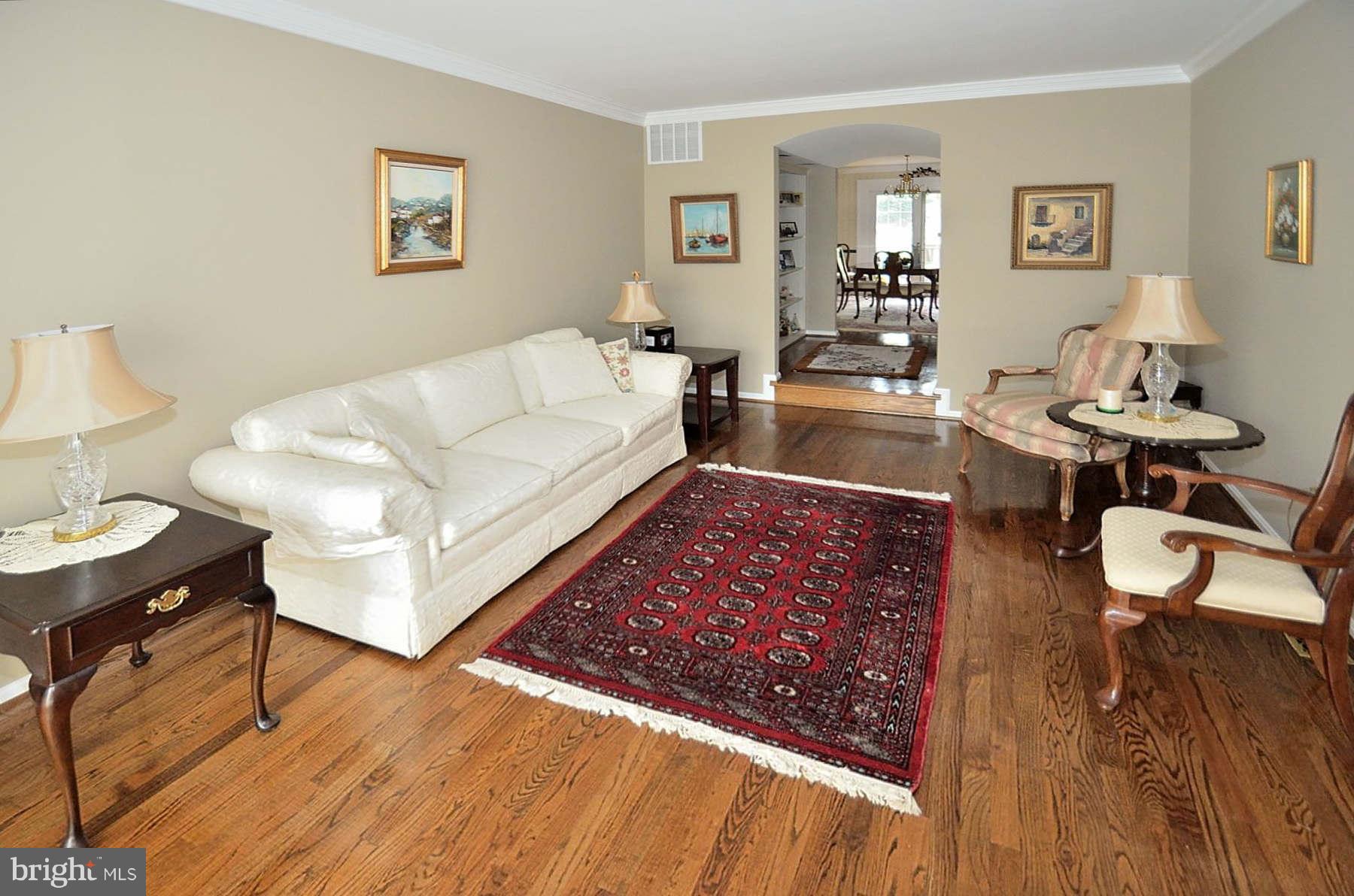 7724 Bristol Square Court Springfield, VA 22153 - Photo 2 of 21 Living Room