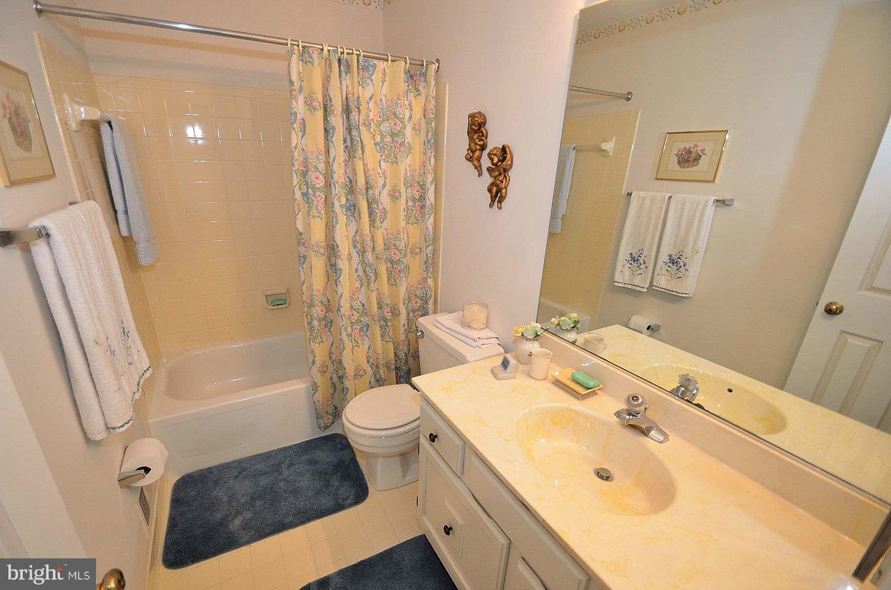 7724 Bristol Square Court Springfield, VA 22153 - Photo 17 of 21 Guest Hall Bath