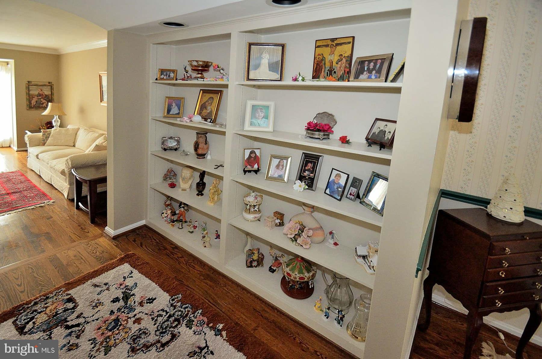 7724 Bristol Square Court Springfield, VA 22153 - Photo 10 of 21 Living Room