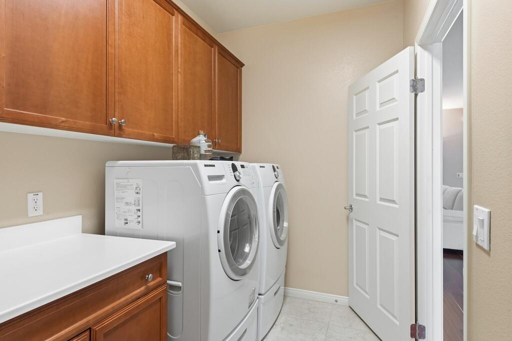 40090 Corte Refugio Indio, CA 92203 - Photo 18 of 50 a utility room with dryer and washer